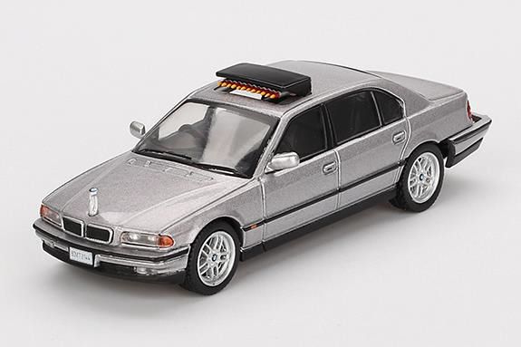 MINI GT 1/64 (ダイキャスト製) BMW 750IL 「トゥモロー・ネバー・ダイ」(1998)ドイツ語版パッケージ