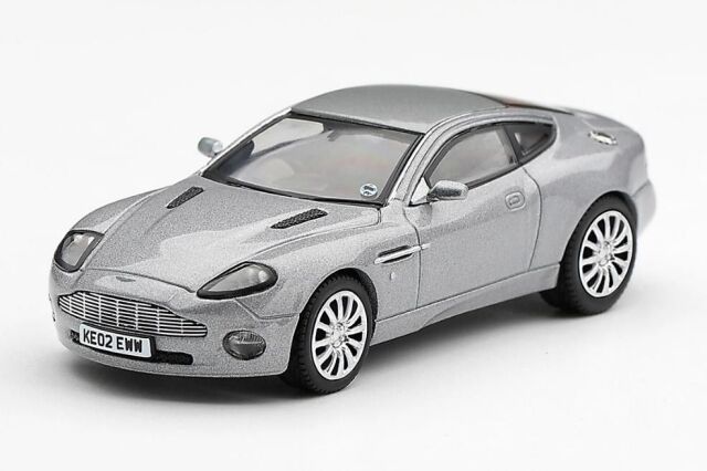 [予約]MINI GT 1/64 (ダイキャスト製) アストンマーチン V12 ヴァンキッシュ 「ダイ・アナザー・デイ」日本限定パッケージ