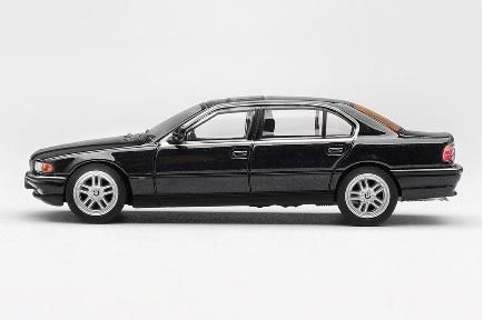 MINI GT 1/64 (ダイキャスト製) BMW 750IL ブラックサファイア(右ハンドル)