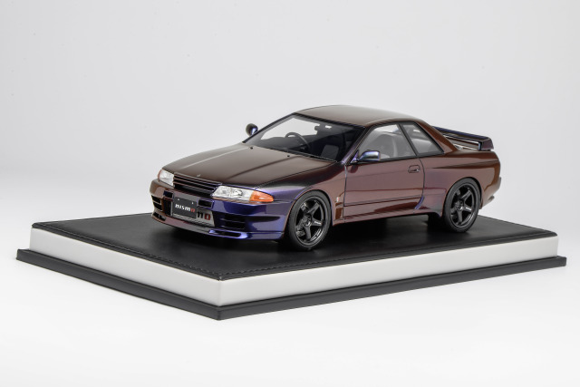MOTORHELIX(モーターへリックス) 1/18 (ダイキャスト製) Nissan