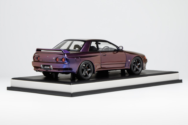 MOTORHELIX(モーターへリックス) 1/18 (ダイキャスト製) Nissan