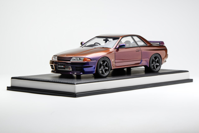 MOTORHELIX(モーターへリックス) 1/18 (ダイキャスト製) Nissan