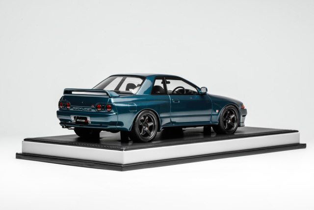 MOTORHELIX(モーターへリックス) 1/18 (レジン製) Nissan