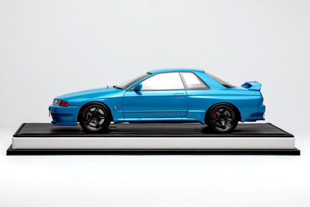 MOTORHELIX(モーターへリックス) 1/18 (レジン製) NISSAN