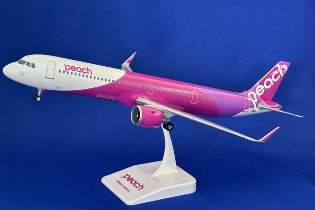[予約]エバーライズ 1/100 (プラスチック製) Peach Aviation A321LR JA903P ※スナップフィット