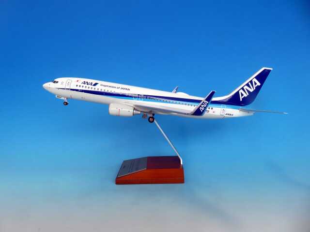 全日空商事 1/100 (ABS樹脂製) 737-800 JA90AN (ギアつき WiFiレドームつき 木製台座プレート付）