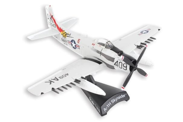 POSTAGE STAMP 1/110 ダグラス A-1H スカイレイダー アメリカ海軍 PAPOOSE FLIGHT