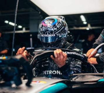 Spark(スパーク) 1/43 Mercedes-AMG PETRONAS F1 Team W17 No.63 4th