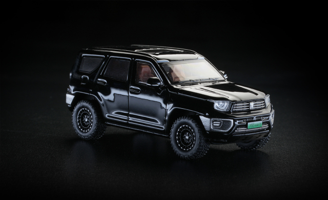 [予約]XCARTOYS 1/64 (ダイキャスト製) タンク 700 ブラック