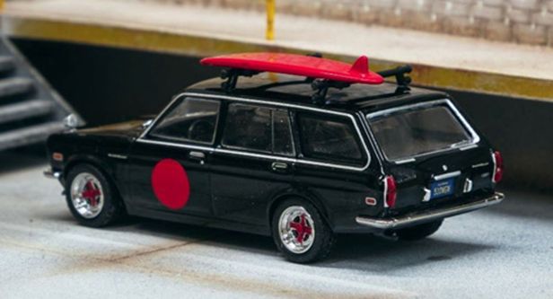 ダットサン510 ワゴン　ブラックリミテッド 5 +エクスクルーシブ・ピン Tarmac（ターマック）北米限定 1/64 ダットサン ブルーバード