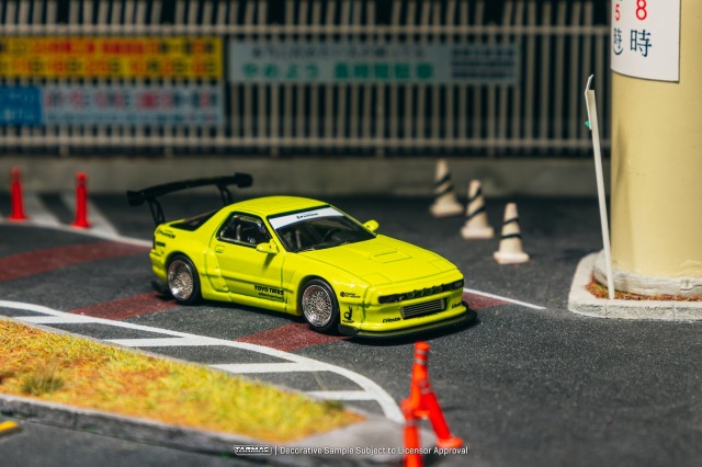 Tarmac(ターマック) 1/64 (ダイキャスト製) Pandem Mazda RX-7 FC3S Yellow
