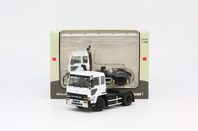 K*7様 モデルワン 1/64 三菱ふそう ザ・グレート トレーラーヘッド K*7様 モデルワン 1/64 三菱ふそう ザ・グレート トレーラーヘッド
