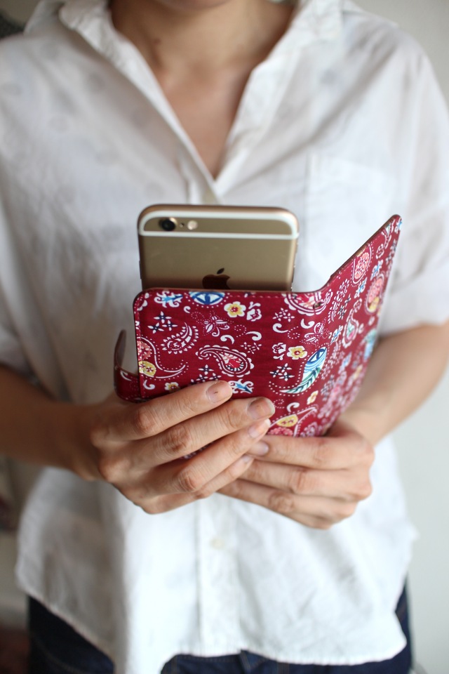 手帳型スマートフォンケースMサイズ 【琉球ペイズリー・赤】 ＜多機種