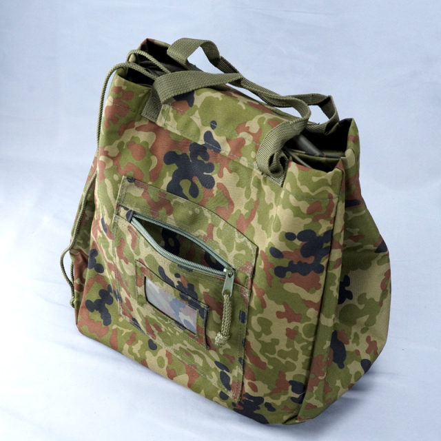 自衛隊仕様の迷彩柄洗面具入れ 防水性に優れ、ちょうど洗面器が入る
