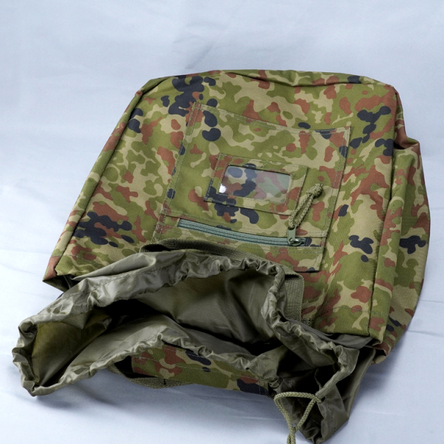 自衛隊仕様の迷彩柄洗面具入れ 防水性に優れ、ちょうど洗面器が入る