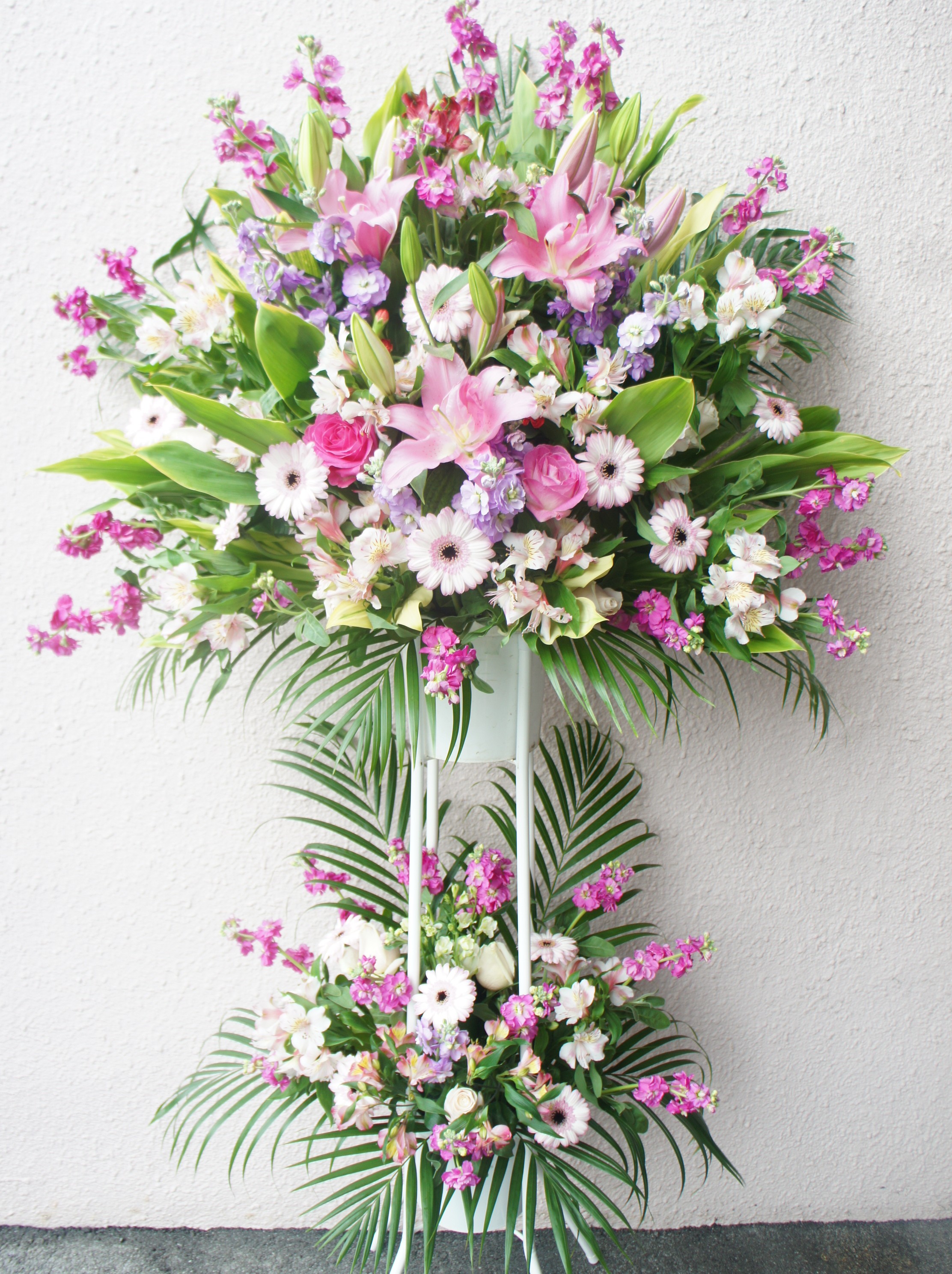 おまかせ　ピンク系スタンド花　2段　22000円