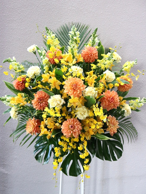 【お祝いスタンド花】華やかダリア＆オンシジュームのスタンド花　1段　22000円