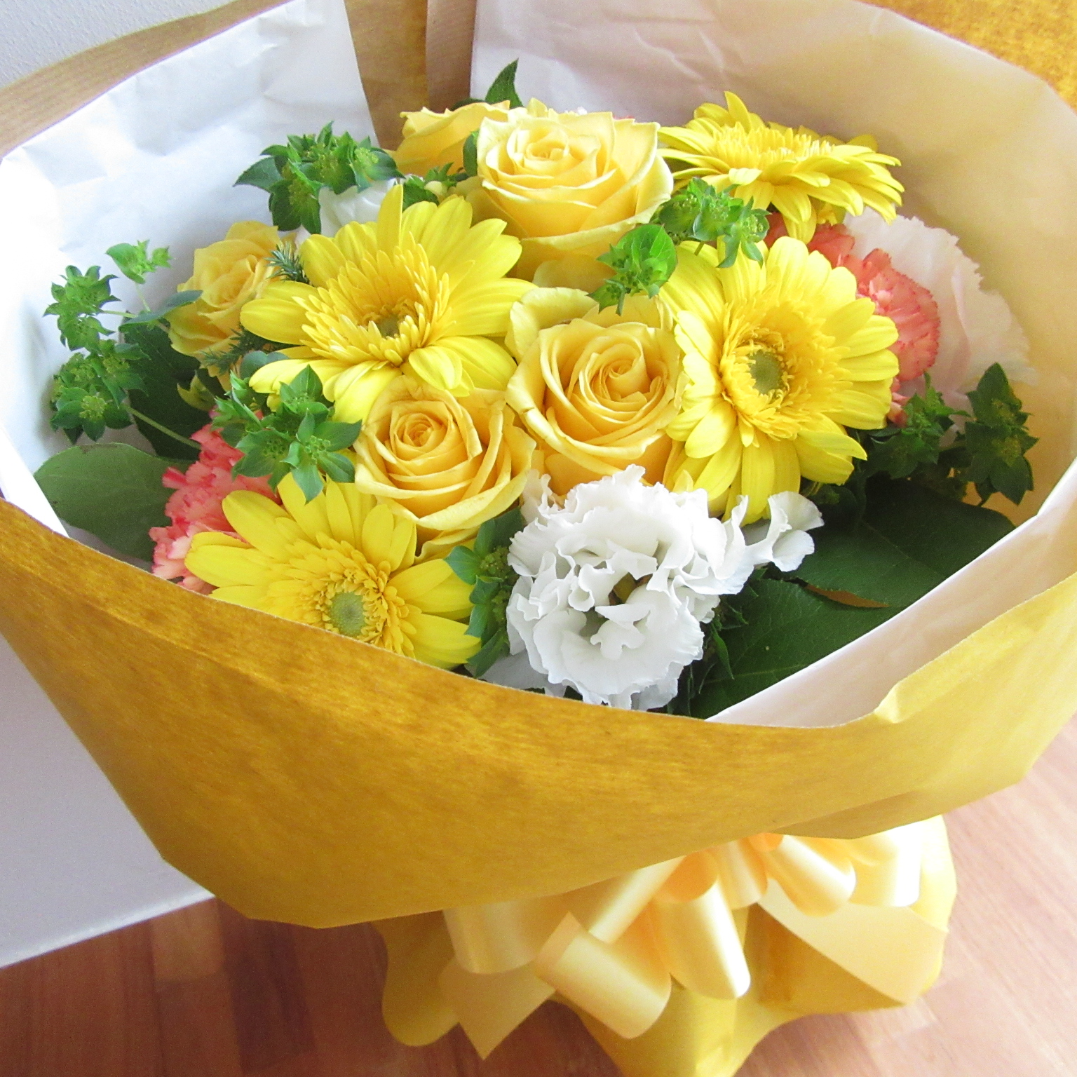 イエロー系ラウンドブーケ　M　5500円