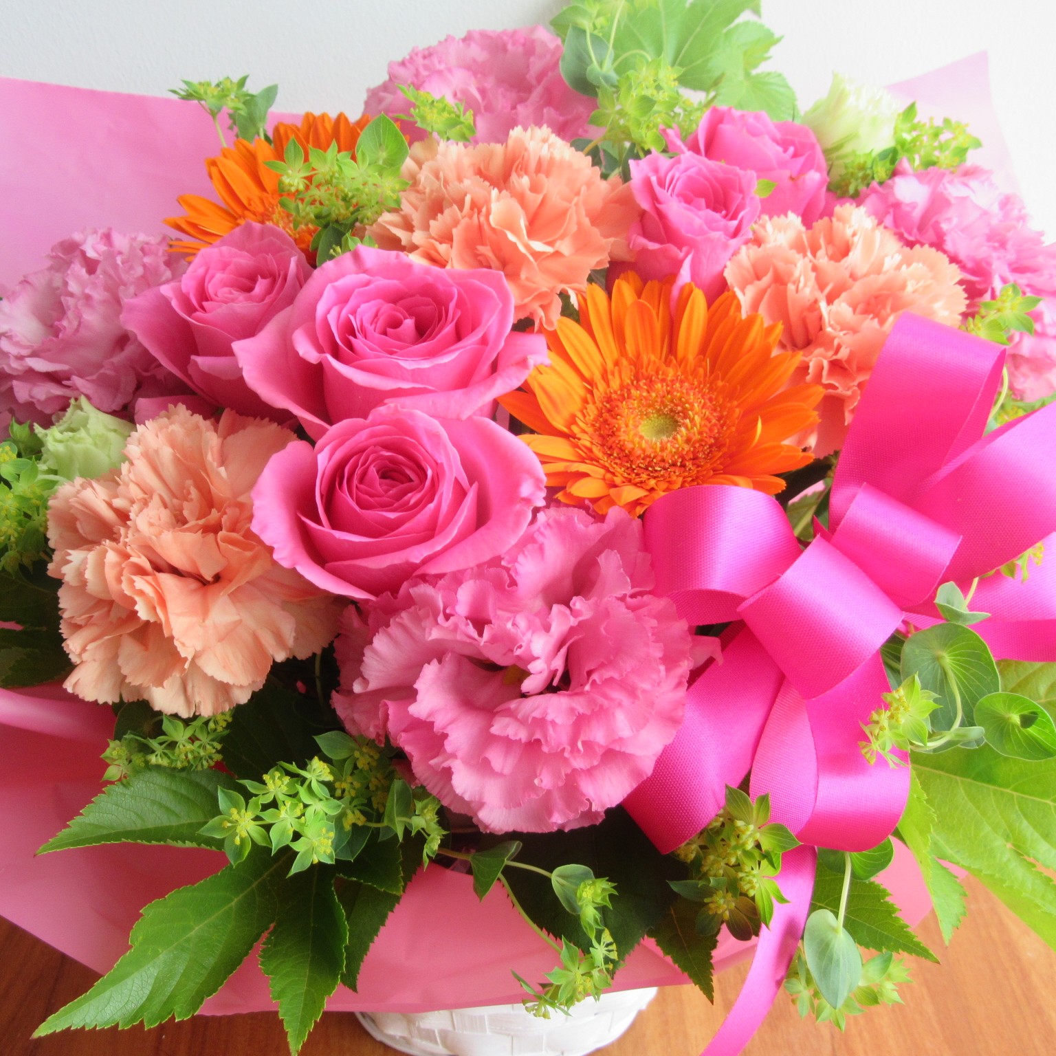 笑顔あふれるピンクバラのアレンジメント　5500円