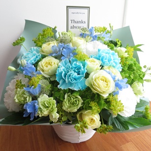 スカイブルーのアレンジメント　5500円