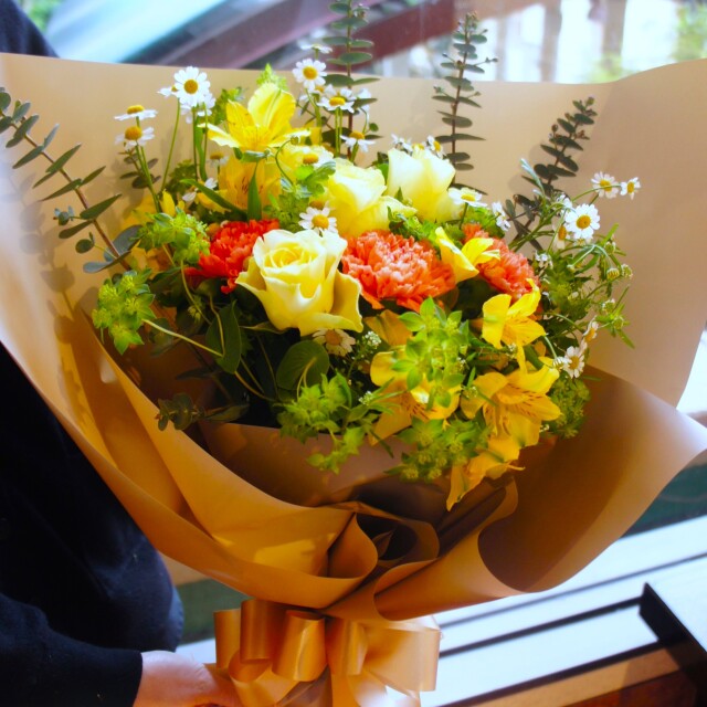 お祝い花束イエロー＆オレンジ　　Mサイズ　5500円