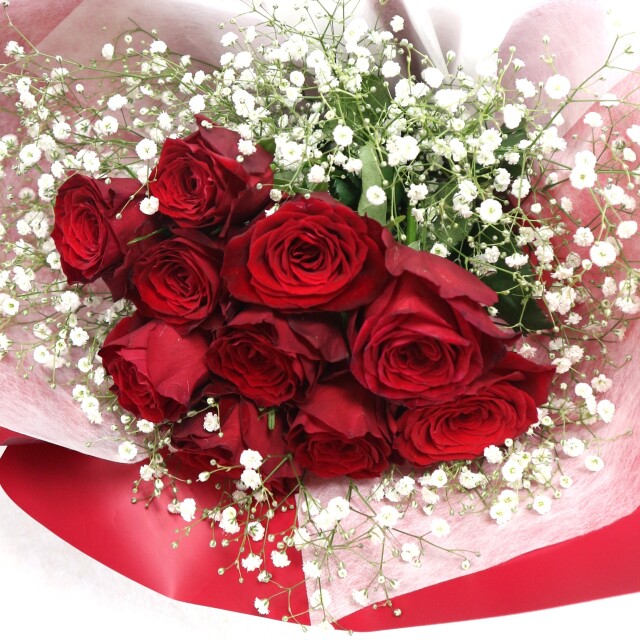 赤バラ10本とカスミソウの花束　8800円
