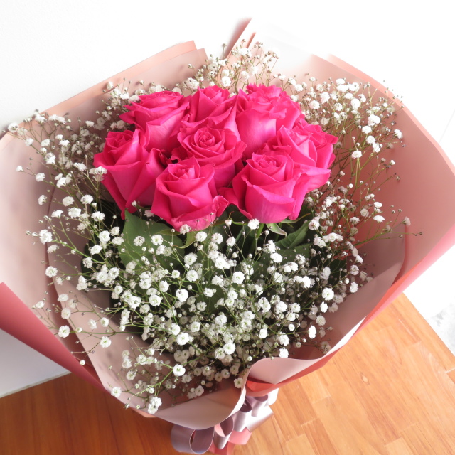 ピンクバラ10本とカスミソウの花束　8800円