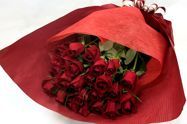 20本の赤いバラの花束 　情熱 　11000円