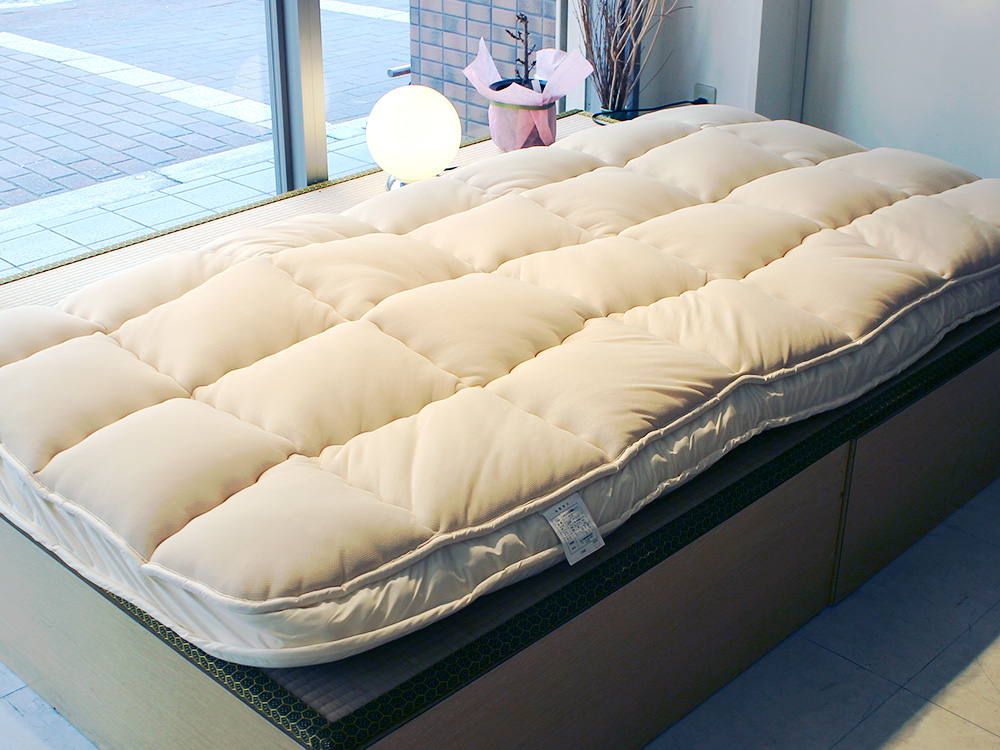 上げ下ろしと寝心地を両立させた羊毛たっぷりふわふわ敷布団　八田屋オリジナル
