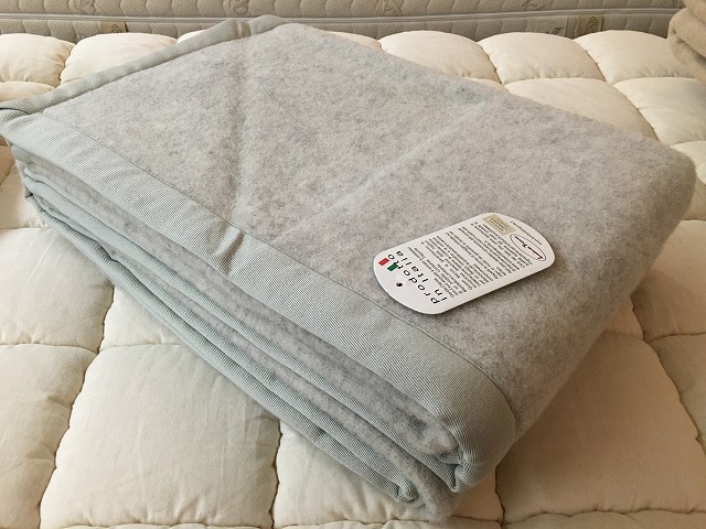 子羊のウール100%毛布 160cmX210cm イタリア製 （シルバーカラー）