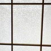 柄あり 障子に貼るレース　カスリ柄/カール柄/森林柄  破れにくい 花粉をキャッチ UVカット　日本製/カール柄【33012】