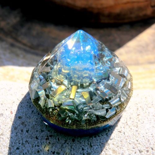 白蛇抜け殻＆パワーストーン＊ぷっくりハートオルゴナイトペンダント  