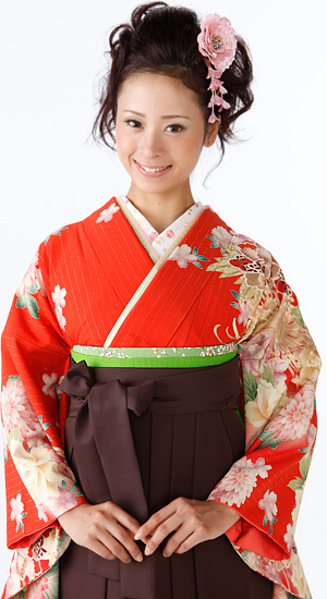着物袴 着物〉紺色 笹に牡丹柄着物 〈袴〉紺色 桜ちらし刺繍袴 【T095