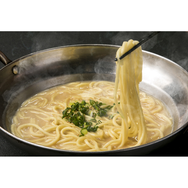 博多の名物!!創業1987年老舗和牛もつ鍋　味噌味　6、7人前 和牛もつ鍋みそ2~3人前 | 博多もつ鍋前田屋オンラインショップ