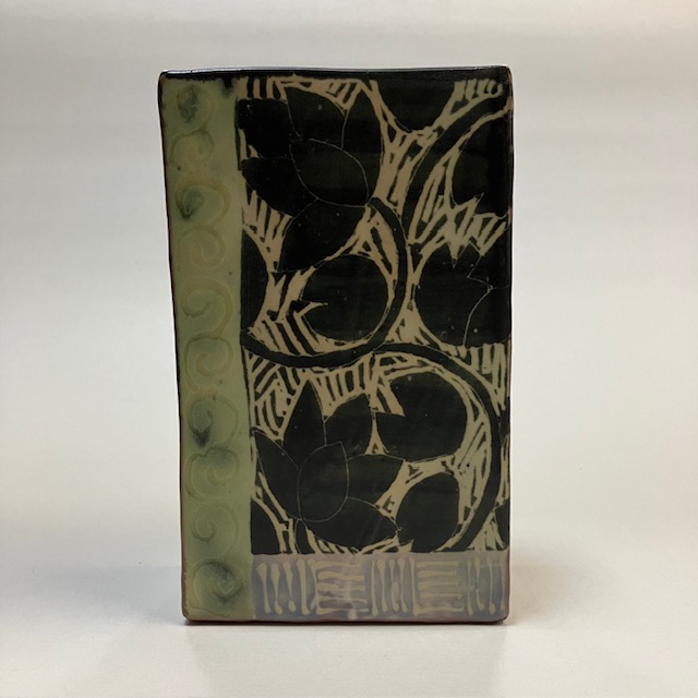 堂前守人　掻き落とし　ハス模様　松　花入れ