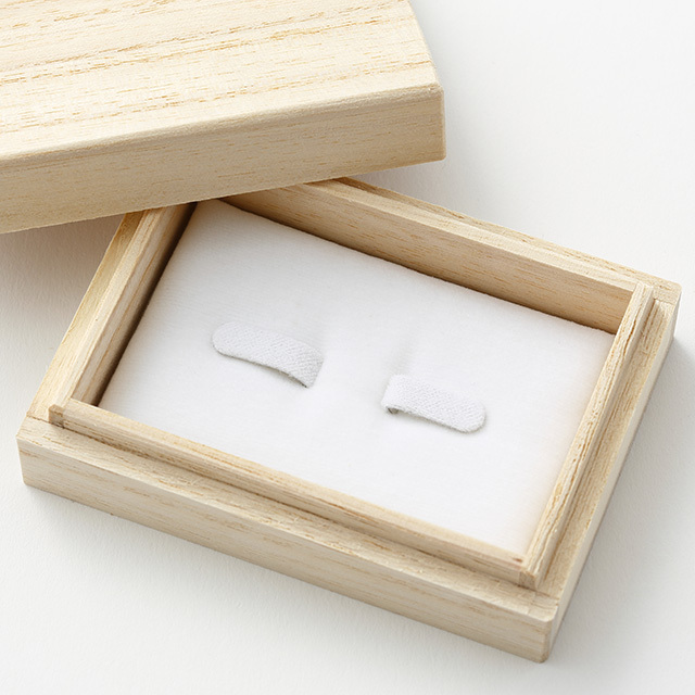 深ブローチカフス　白