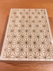 葉書サイズ　レーザー　麻の葉