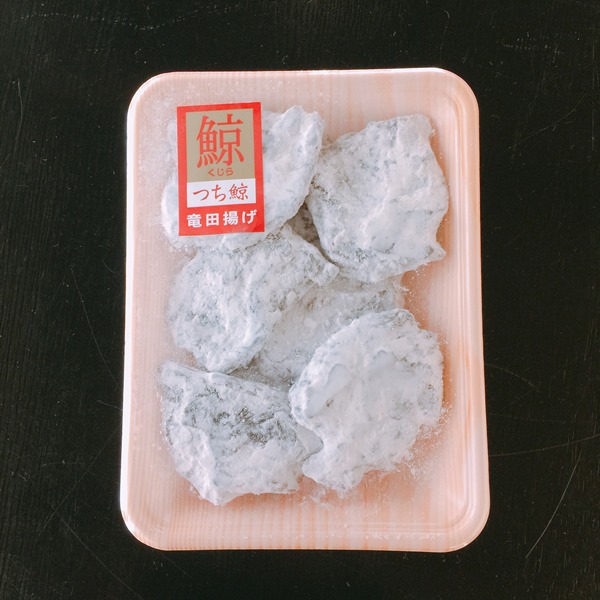 鯨を釣り上げた 打ち上げられた鯨[25378004022]の写真・イラスト素材｜アマナ