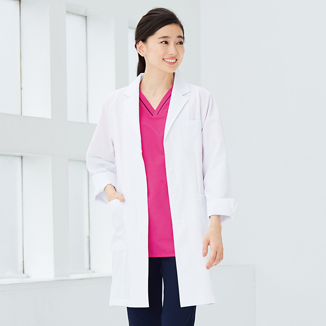 2520 フォーク 診察衣 七分袖 シングルボタン ハーフ丈 女性用 涼しい 綿混 吸汗 速乾 かわいい FOLK 医療 医者 医師 女医 薬局衣 薬剤師 ハーフコート レディース レディス ドクターコート 白衣