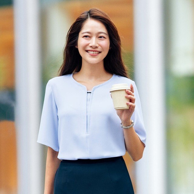 プルオーバー ブラウス 四分袖 ノーカラー 消臭テープ ストレッチ 動き