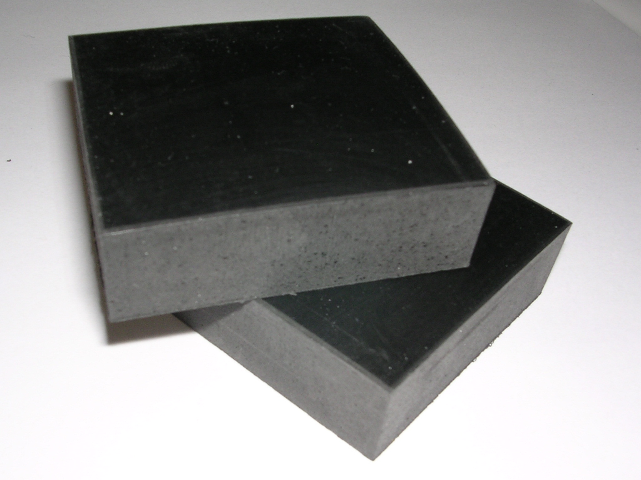 ゴム板カット　ゴムシート角材　天然ゴムＮＲ切断品　２０mm×３００mmx３００mm