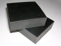 ゴム板カット　ゴムシート角材　天然ゴムＮＲ切断品　２０mm×３００mmx３００mm