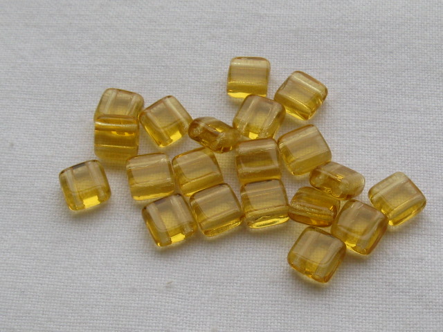 チェコビーズ　フラットスクエア　２ホール　６ミリ　トパーズ