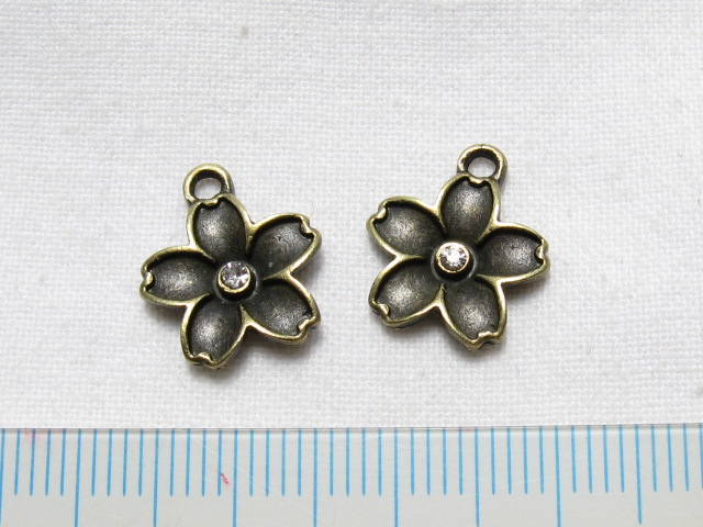 チャーム　さくら(石入り)　金古美