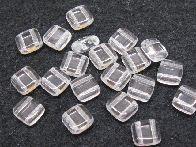 チェコビーズ　フラットスクエア　２ホール　６ミリ　クリスタル