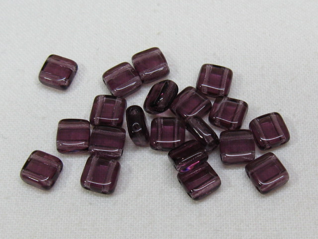 チェコビーズ　フラットスクエア　２ホール　６ミリ　アメジスト