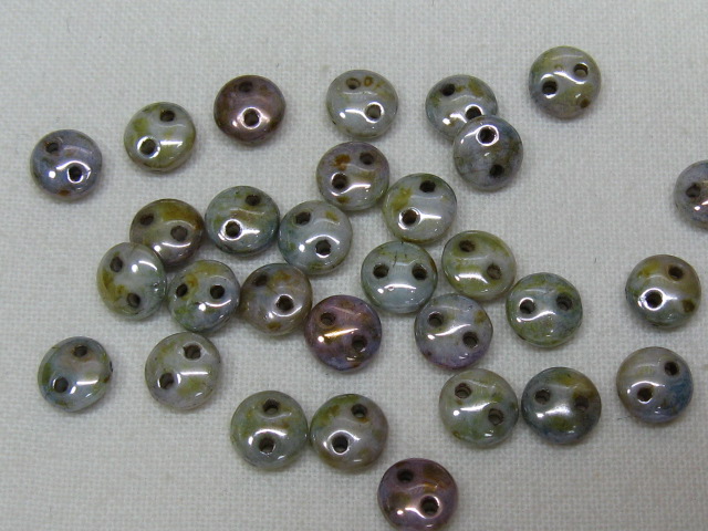 チェコビーズ　レンティル(レンズ豆)　２ホール　６ミリ　オペークラスターグリーン