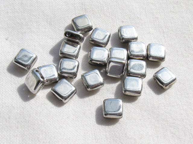 フラットスクエア　２ホール　６ミリ　シルバー