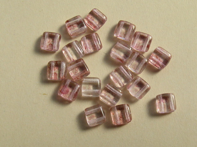 チェコビーズ　フラットスクエア　２ホール　６ミリ　ラスタートパーズピンク