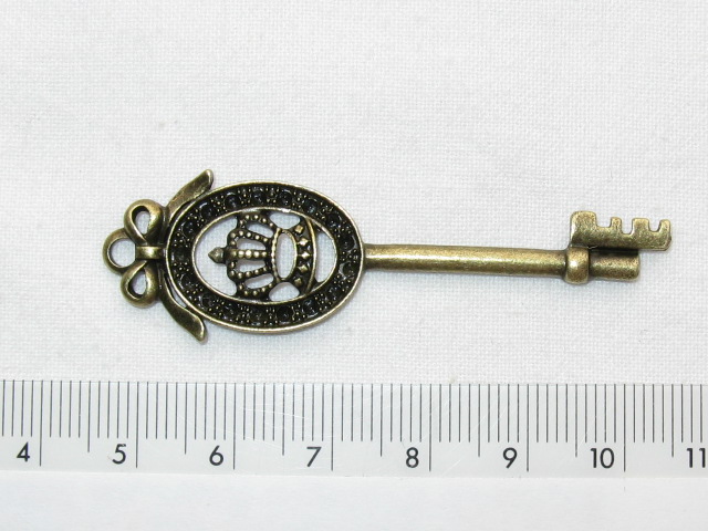 チャーム　エンブレムキー　58×18ミリ　金古美